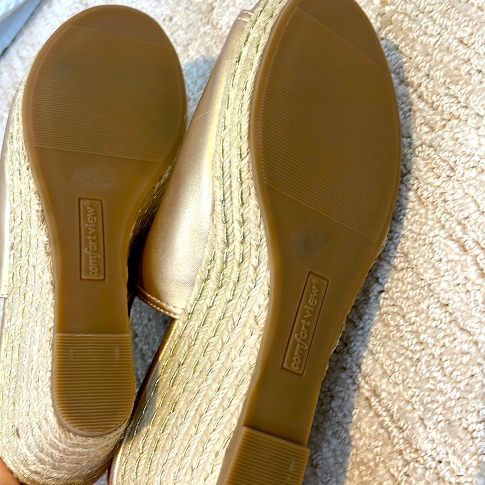 NEW! Comfort View Gold Metallic Wedge Sandals - Picture 3 of 7